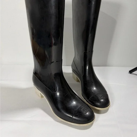 Chanel 40 Rainboots CC Logo Calf Knee High Two Tone Black White PVC Mid Heel - Picture 3 of 8